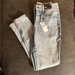 NWT Express Skinny Mid Rise Hyper Stretch
Zipper ankle detail